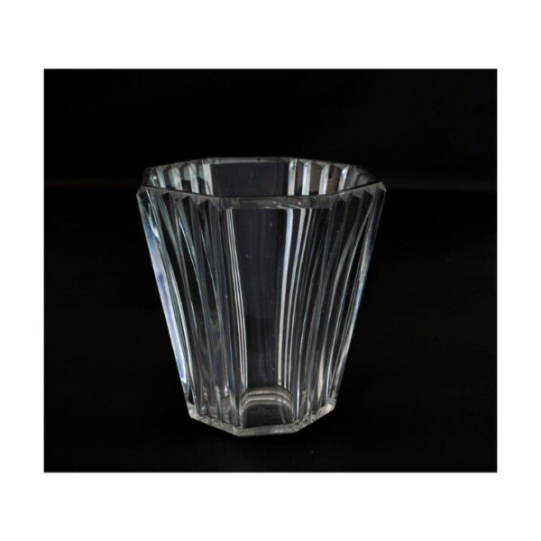Vaso em cristal francês Baccarat.