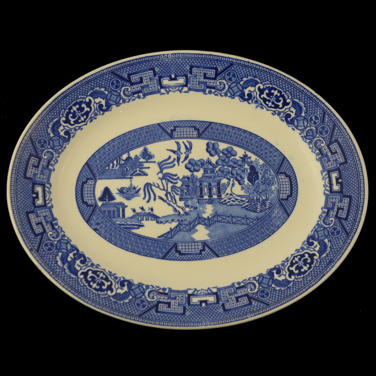 Travessa oval em porcelana americana HOMER LAUGHLIN decorada em azul.
