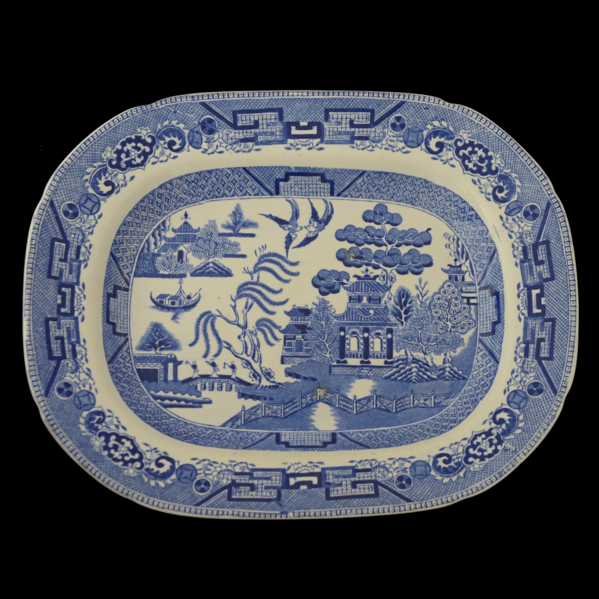 Travessa ovalada em faiança W.RIDGWAY, decorada em azul.