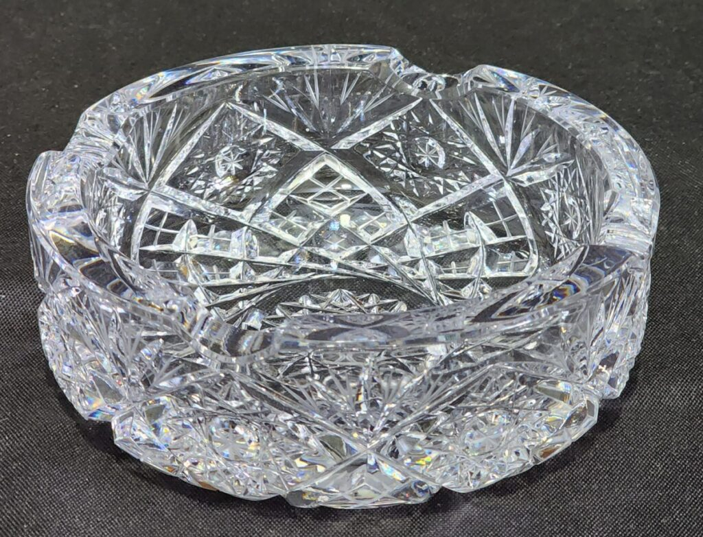 cinzeiro-em-cristal-tcheco-flor-de-lis-e-estrela-de-16-pontas