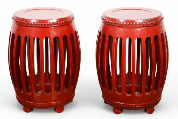 Par de mesas de canto em madeira entalhada, com tampo em vidro - Imagem 3