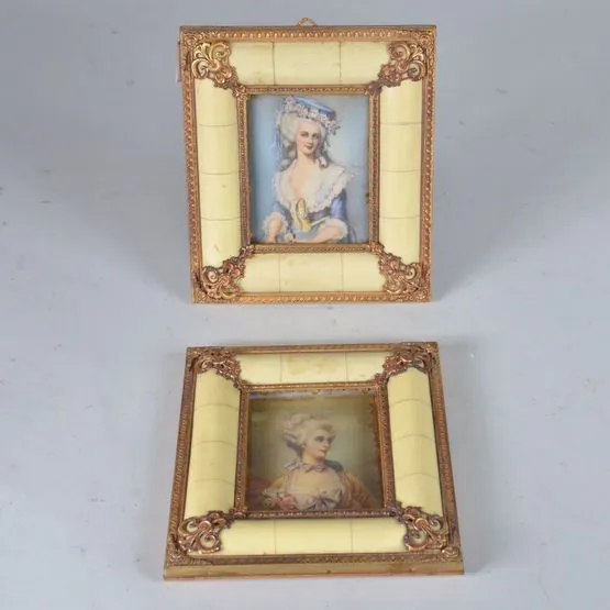 dois-quadros-miniaturas-ou-porta-retratos-com-bordas-em-marfim
