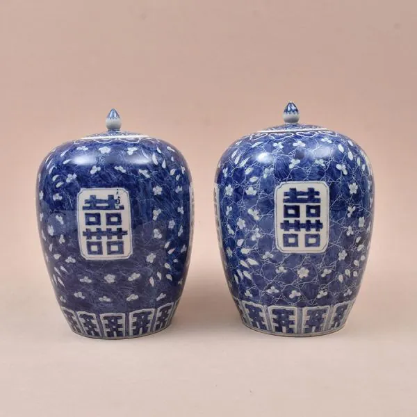 Par de potiches em porcelana chinesa azul e branca do sec. XIX
